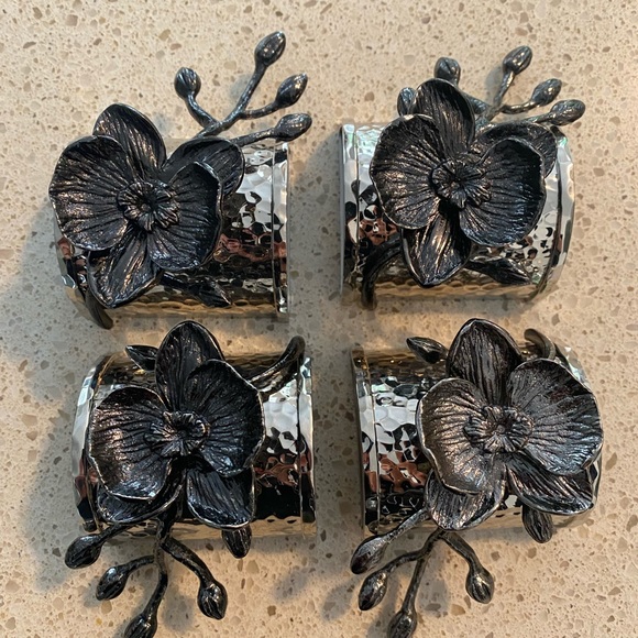 Michael Aran Black Orchid Napkin Ring Set - Picture 2 of 2